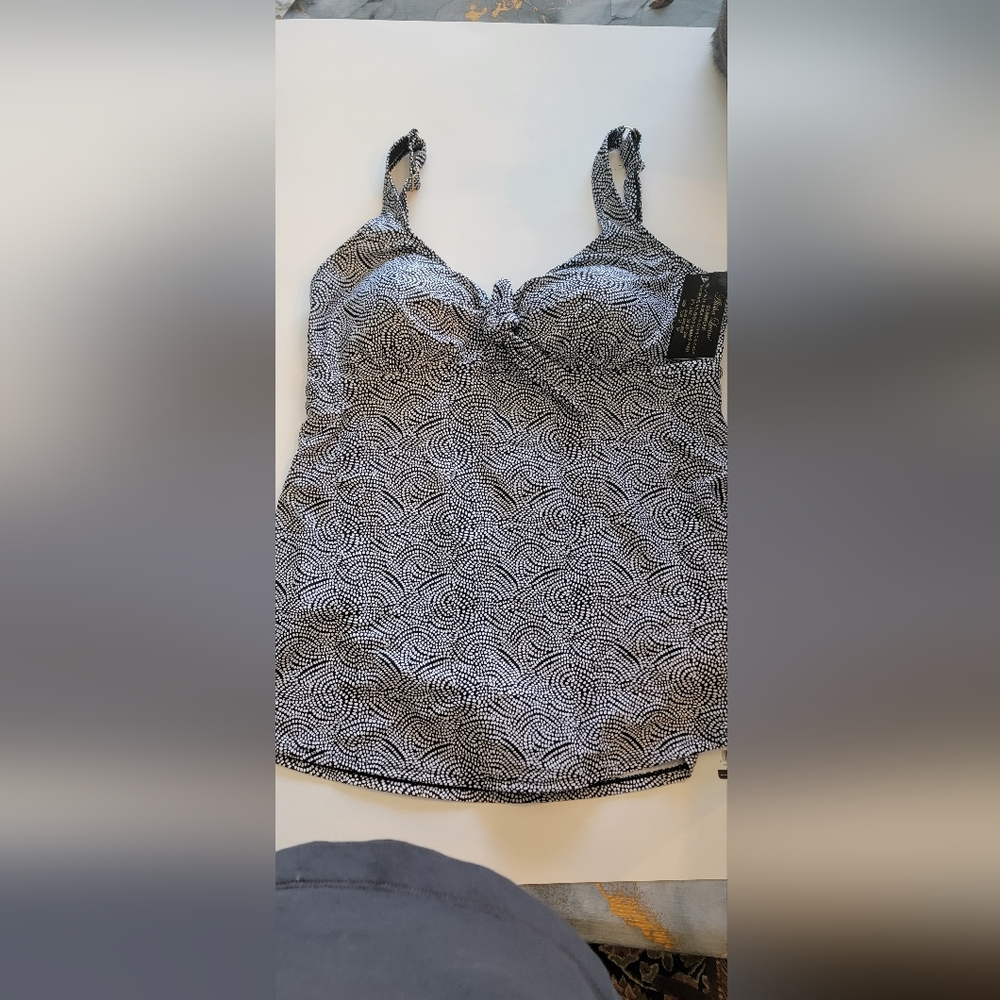 Alisha Levine Size 20 NWT Bathing Suit One piece Black and white.